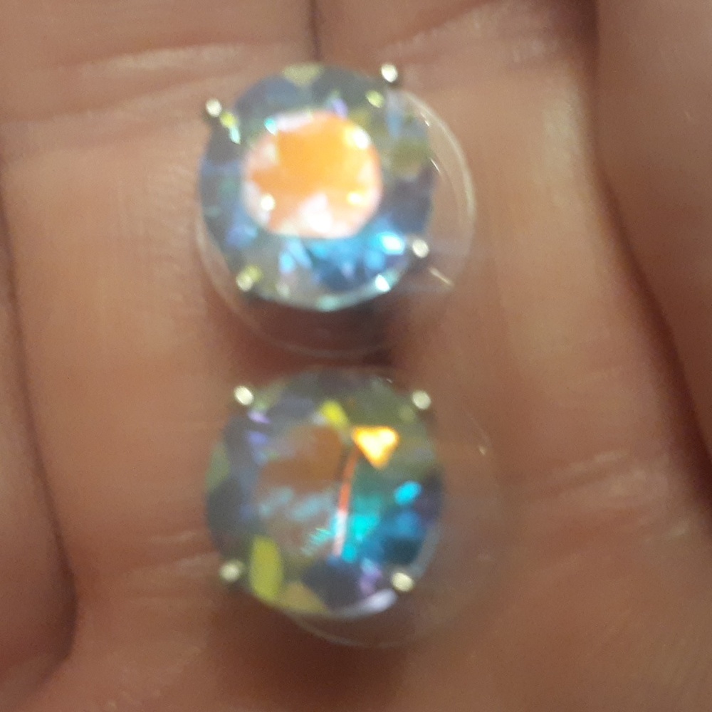 stunning mercury mystic topaz studs. ( 6.35 ctw. ) - Picture 3 of 4